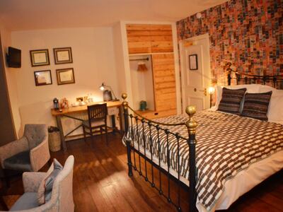 The-Pilot-Greenwich-room.jpg