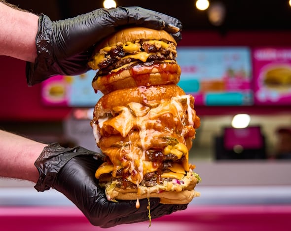 QSR brand Smacks Burgers & Hot Chicken has started a £3.2m equity fundraise with Allenby Capital to support the next phase of its UK expansion.