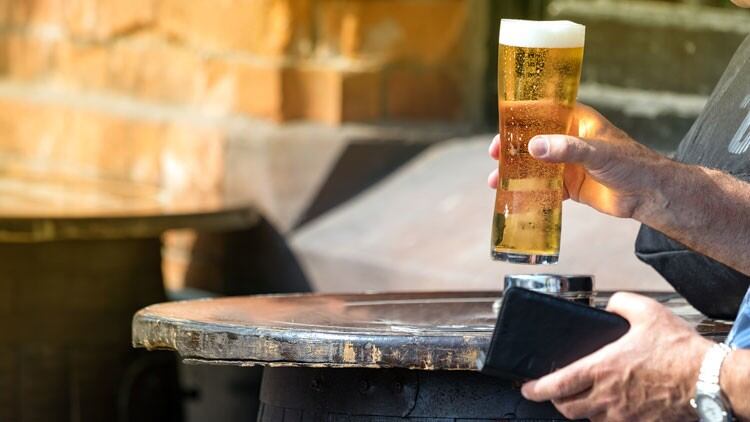 Outdoor regulations 'causing chaos' ahead of reopening of Northern Ireland hospitality