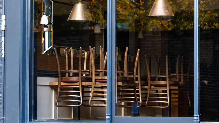 UK restaurant market growth remains behind pubs and fast food as outlet decline hinders recovery