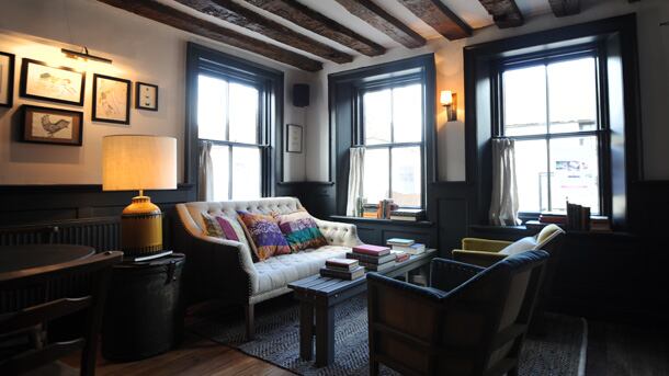 Bel_and_the_dragon_room.jpg