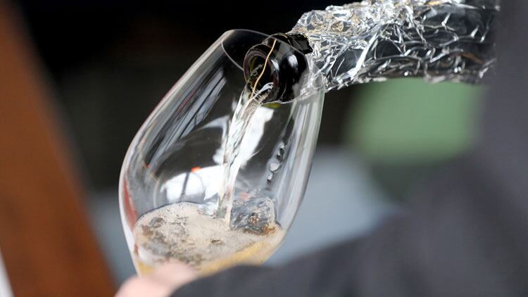 English-Sparkling-Wine-Glass.jpg