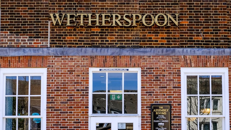 Wetherspoon to slash up to 450 jobs across airport portfolio