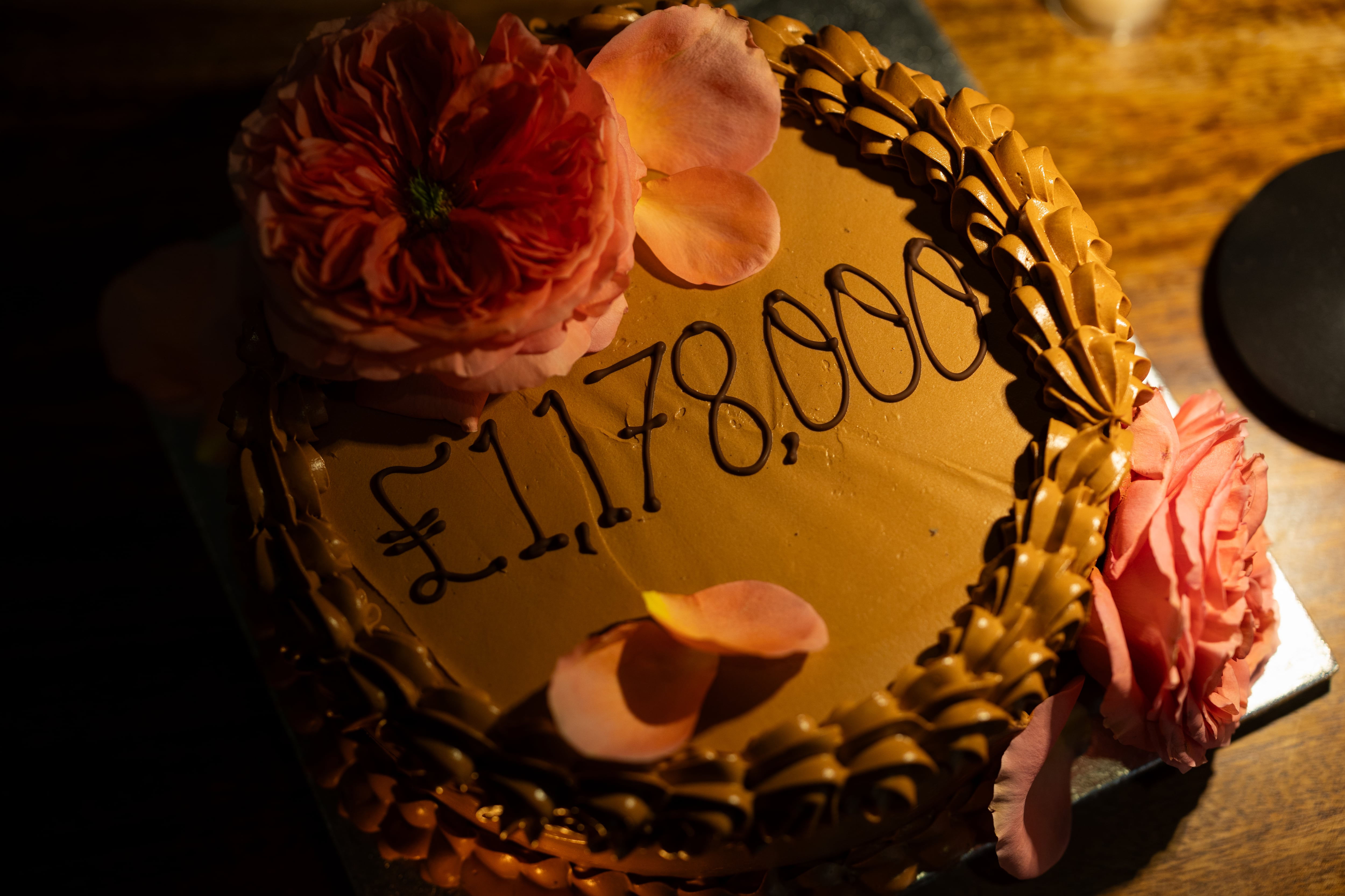 A cake with £1, 1780,000 written on it