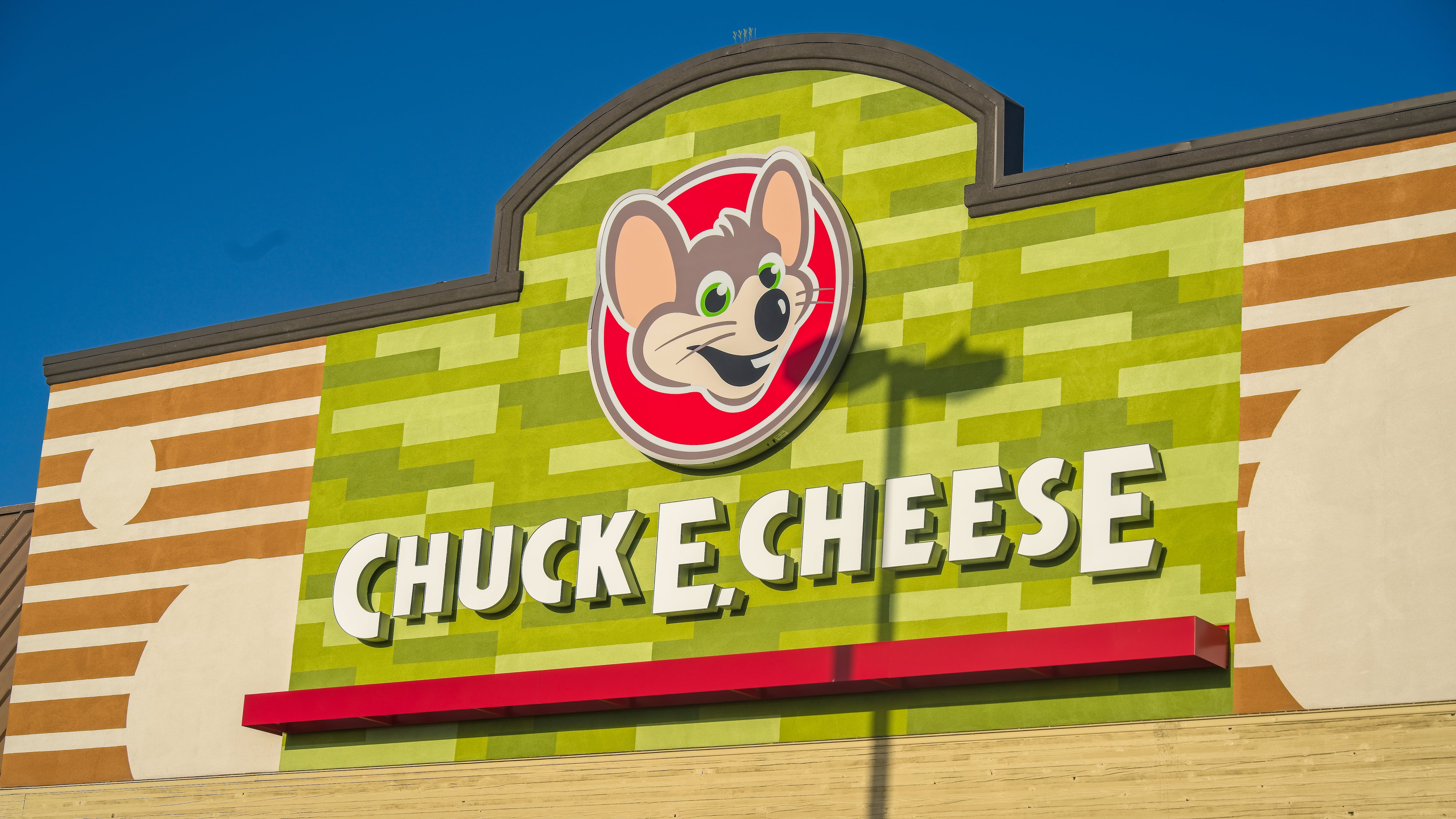 Chuck E. Cheese set to launch first UK sites after signing multi-unit deal
