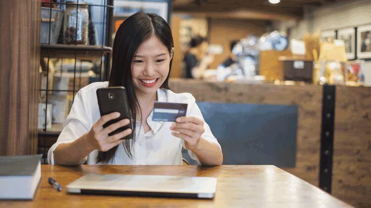 Teenagers predict a cashless future for eating out sector