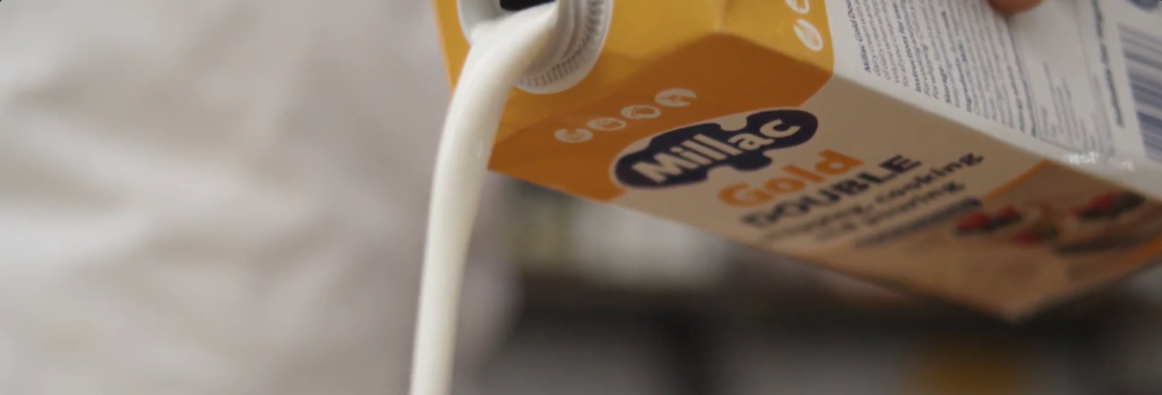 Millac Gold Double pouring from carton
