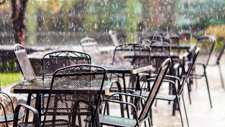 Wet weather softens growth for managed restaurants in October 