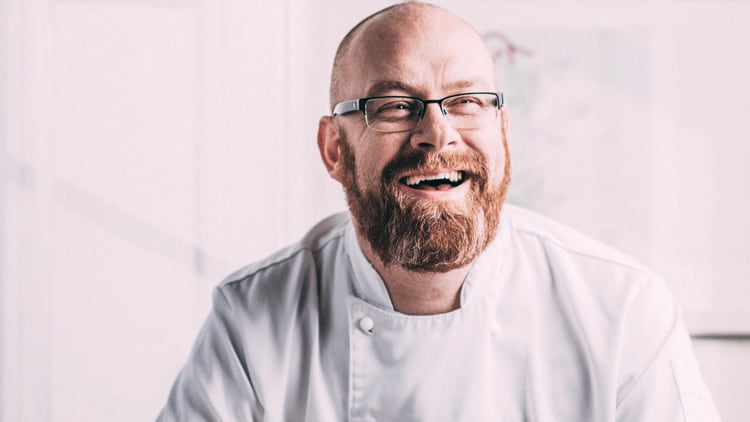 Simon Hulstone: “Be the first to serve, it will rattle your opponents” 