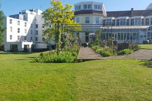bromley-hall-300.jpg