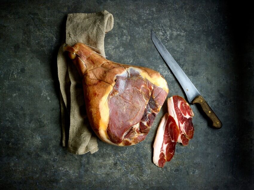 ITALY-Prosciutto-di-Parma-1.jpg
