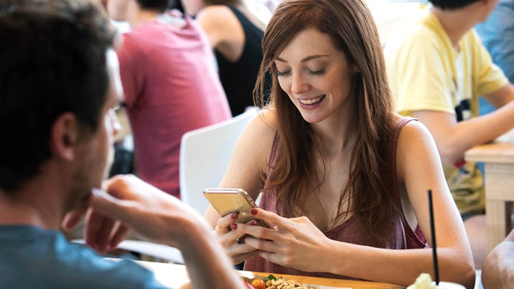 The Lowdown: Phones in restaurants