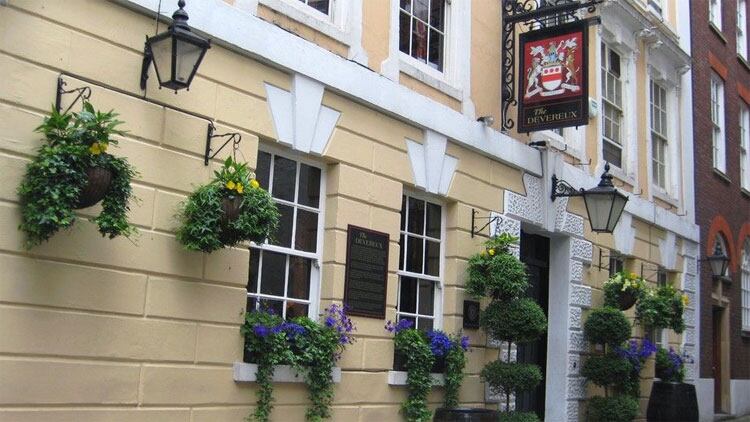 Pied à Terre owner to open "proper pub" off The Strand