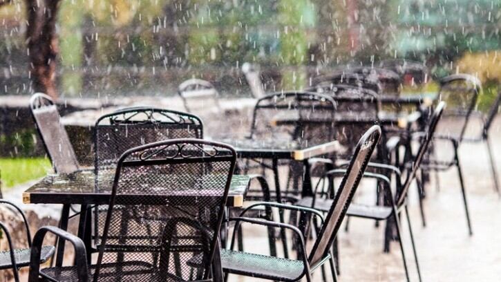 Poor-weather-contributes-to-double-digit-drop-in-restaurant-spend-in-July.jpg
