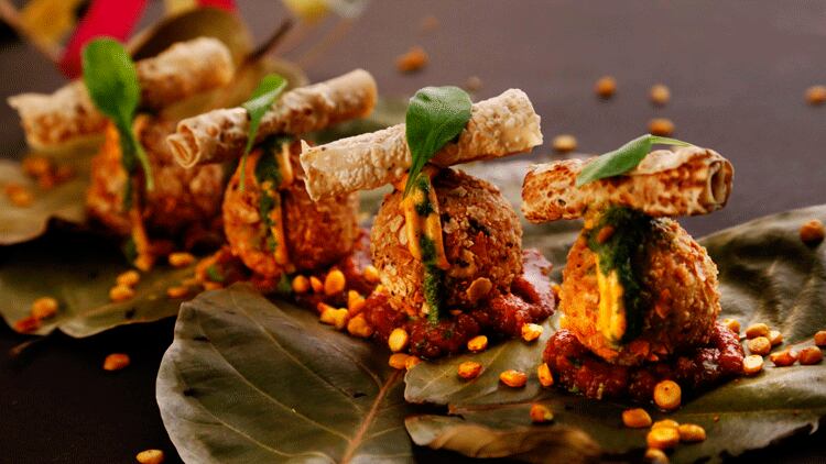 Dal-Chawal-Arancini-Achar-Papad-Chutney_2.png