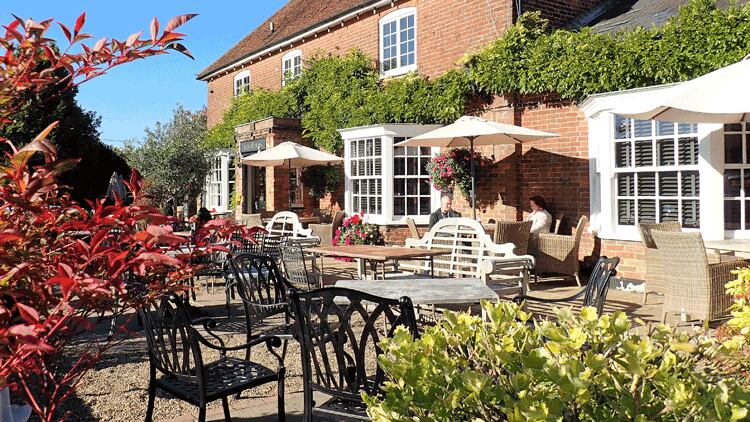 Al fresco April opening for pubs and restaurants "not commercially viable"