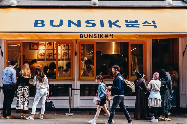 With plans for a retail range, international expansion and to grow to 54 sites within the UK, Korean QSR brand Bunsik is going places.