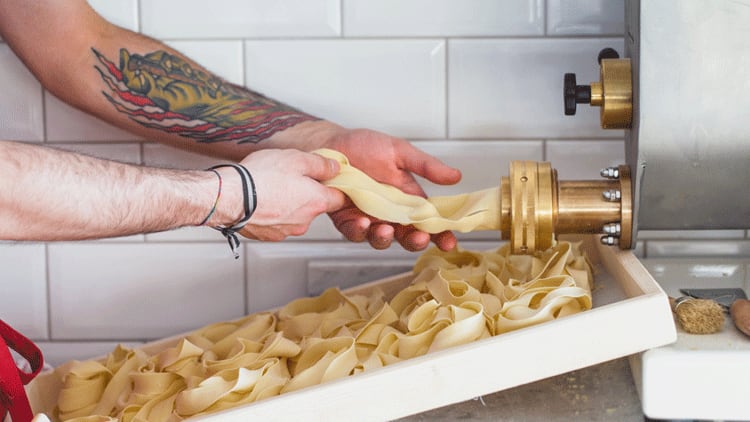 fresh-pasta-making-3.png