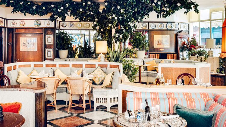 Latest opening: Gloria
