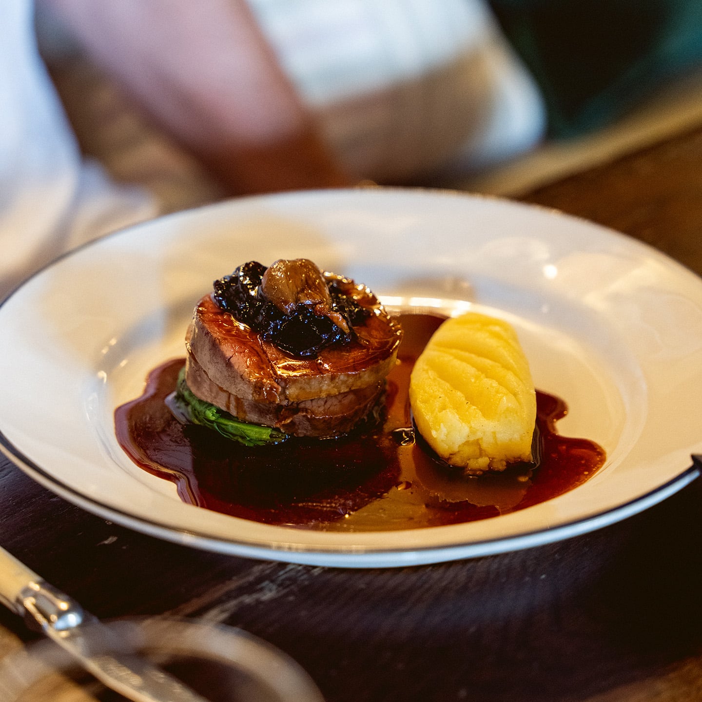 Simon Bonwick The Crown at Bray