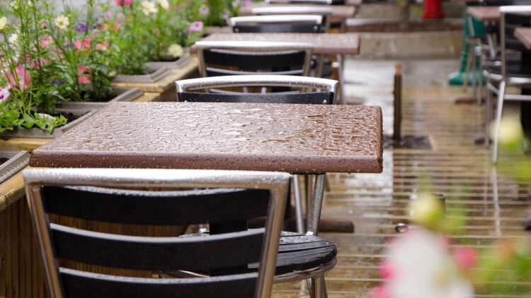 Poor-weather-good-news-for-the-managed-restaurant-sector-in-August.jpg