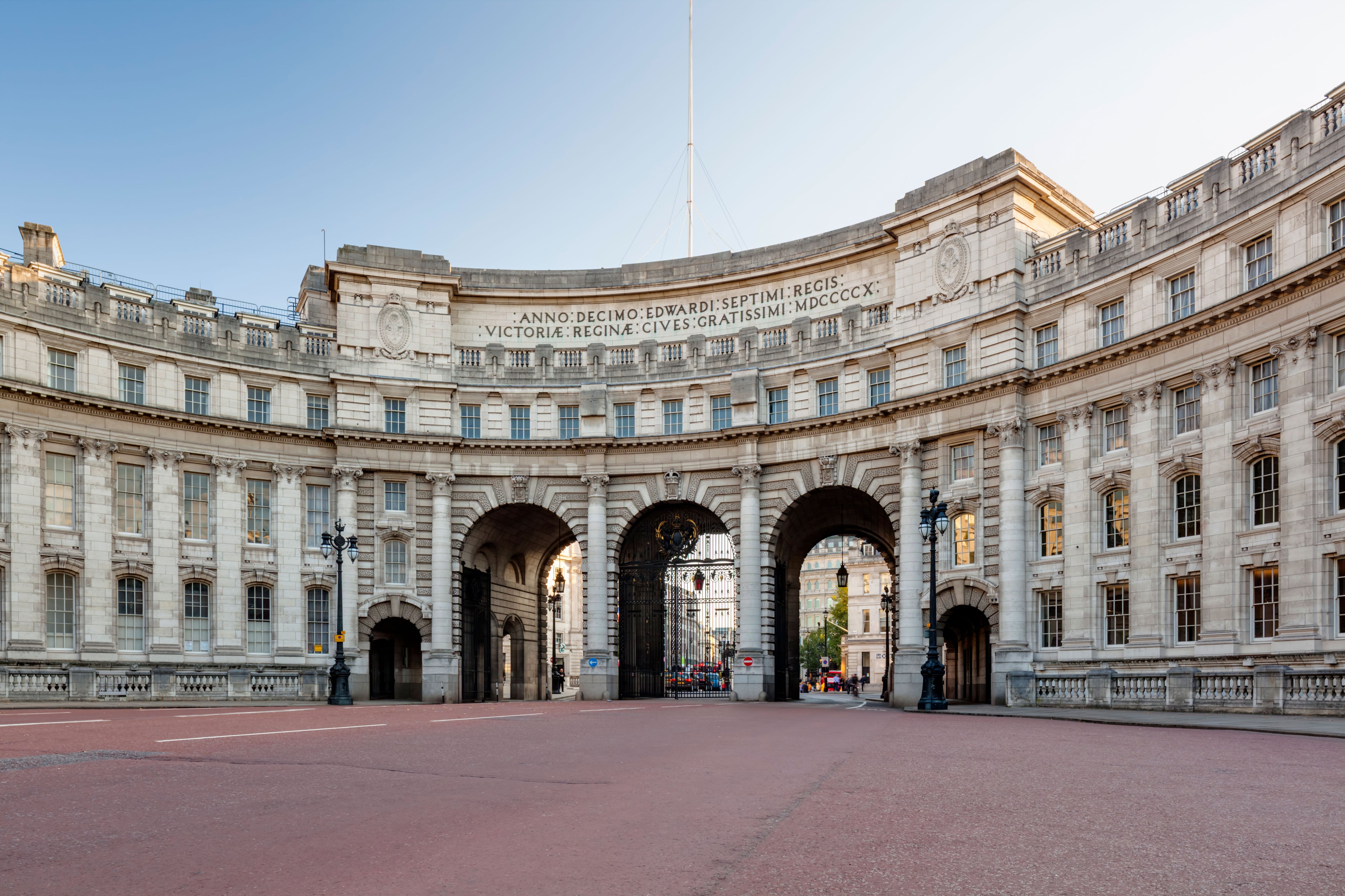 Clare Smyth and Daniel Boulud to launch restaurants at Waldorf Astoria London Admiralty Arch