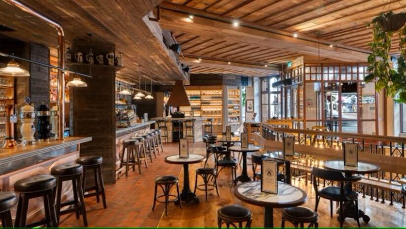 Albert's Schloss London delivers record trading