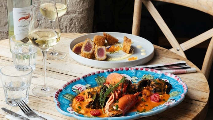 Domo interior food and wine