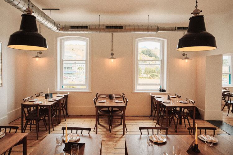 petchi-diningroom.jpg