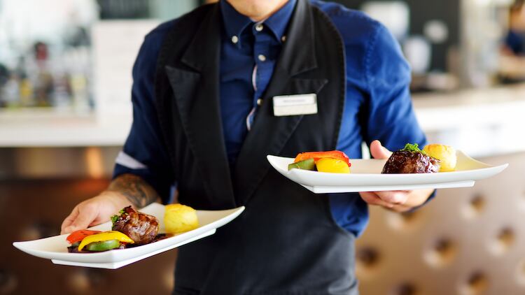US restaurant workers recommended for early round of Covid-19 vaccine