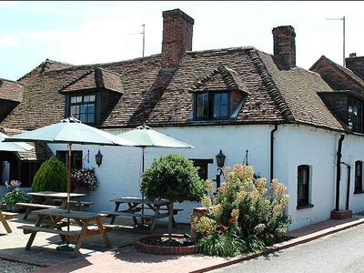 Yew-Tree-pub.jpg