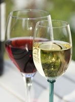 wine-glasses-garden