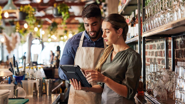 What advancements in restaurant technology are shaping the industry in 2024?